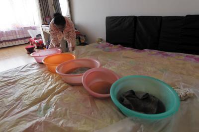 邵东楼上漏水，住户失联，小区没物管，业主维权难！律师来支招……